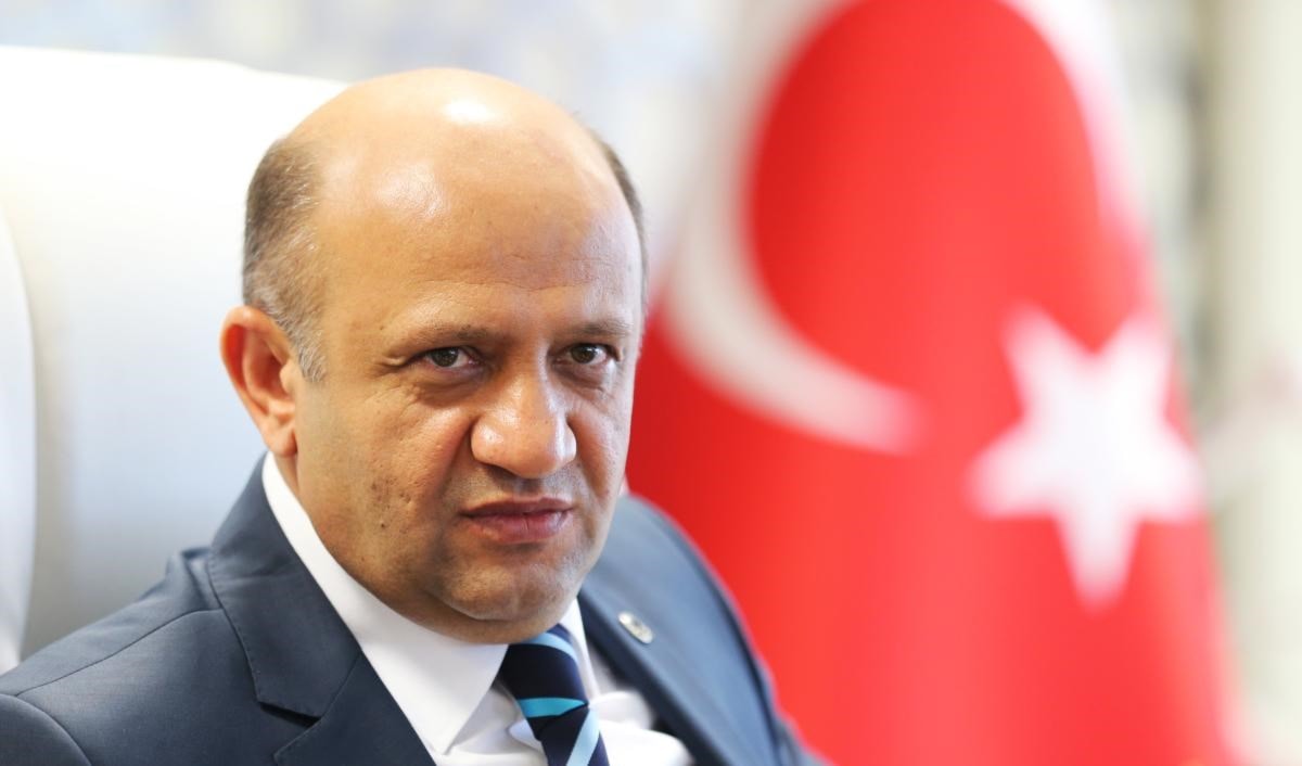 انتقد وزير الدفاع التركي تقاعص الولايات المتّحدة عن تقديم الدعم الكافي لتركيا في الحرب ضد داعش انتقد وزير الدفاع التركي تقاعص الولايات المتّحدة عن تقديم الدعم الكافي لتركيا في الحرب ضد داعش
