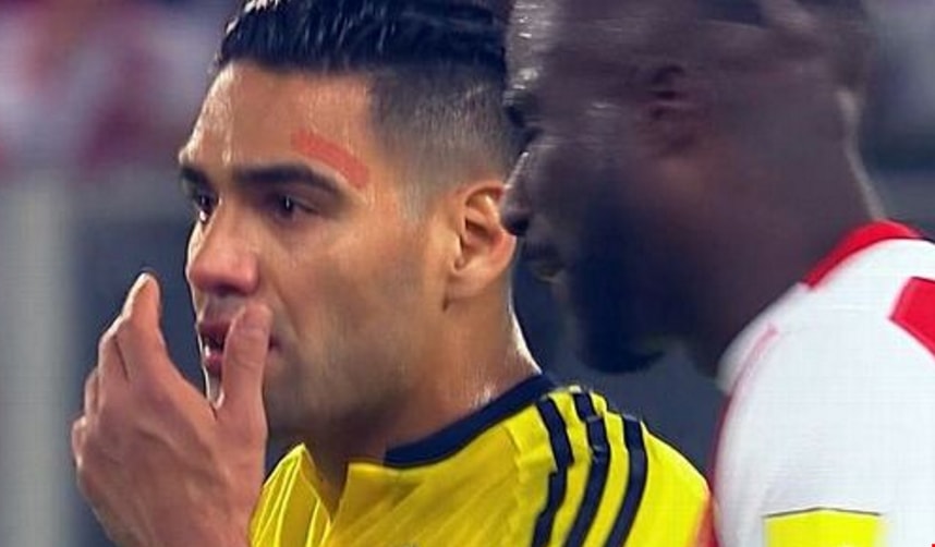 تحدث فالكاو لأكثر من لاعب بيروفي في الدقائق الأخيرة تحدث فالكاو لأكثر من لاعب بيروفي في الدقائق الأخيرة