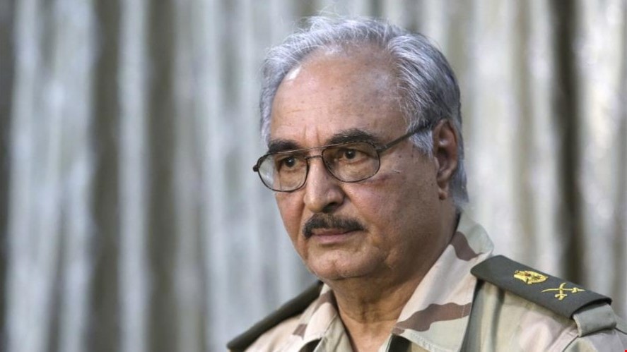 حفتر: الجيش يسيطر الآن على مليون و730 ألف كم ولم يتبق إلا 30 ألف كم مربع حفتر: الجيش يسيطر الآن على مليون و730 ألف كم ولم يتبق إلا 30 ألف كم مربع