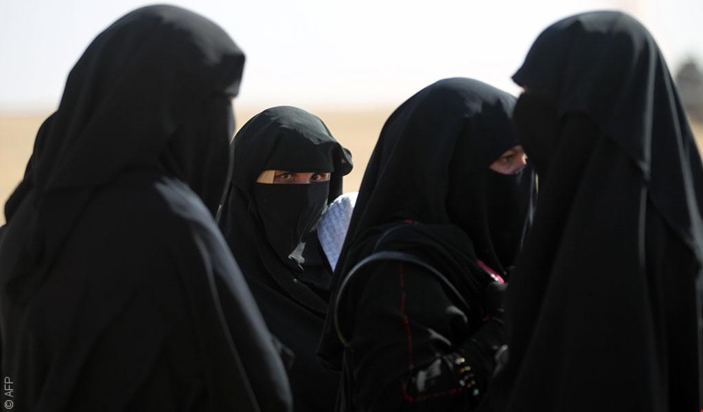 تُعتبر السعودية "ندى القحطاني" الملقبة بـ"أخت جليبيب" المرأة الأكثر ثقة عند "أبو بكر البغدادي" تُعتبر السعودية "ندى القحطاني" الملقبة بـ"أخت جليبيب" المرأة الأكثر ثقة عند "أبو بكر البغدادي"