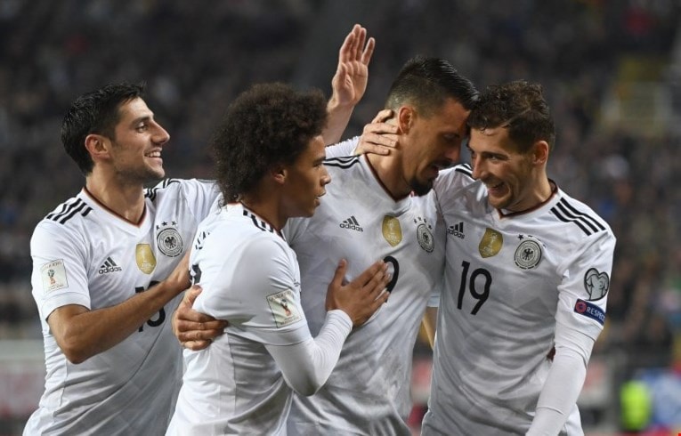 تتقدم ألمانيا على البرازيل (أ ف ب) تتقدم ألمانيا على البرازيل (أ ف ب)