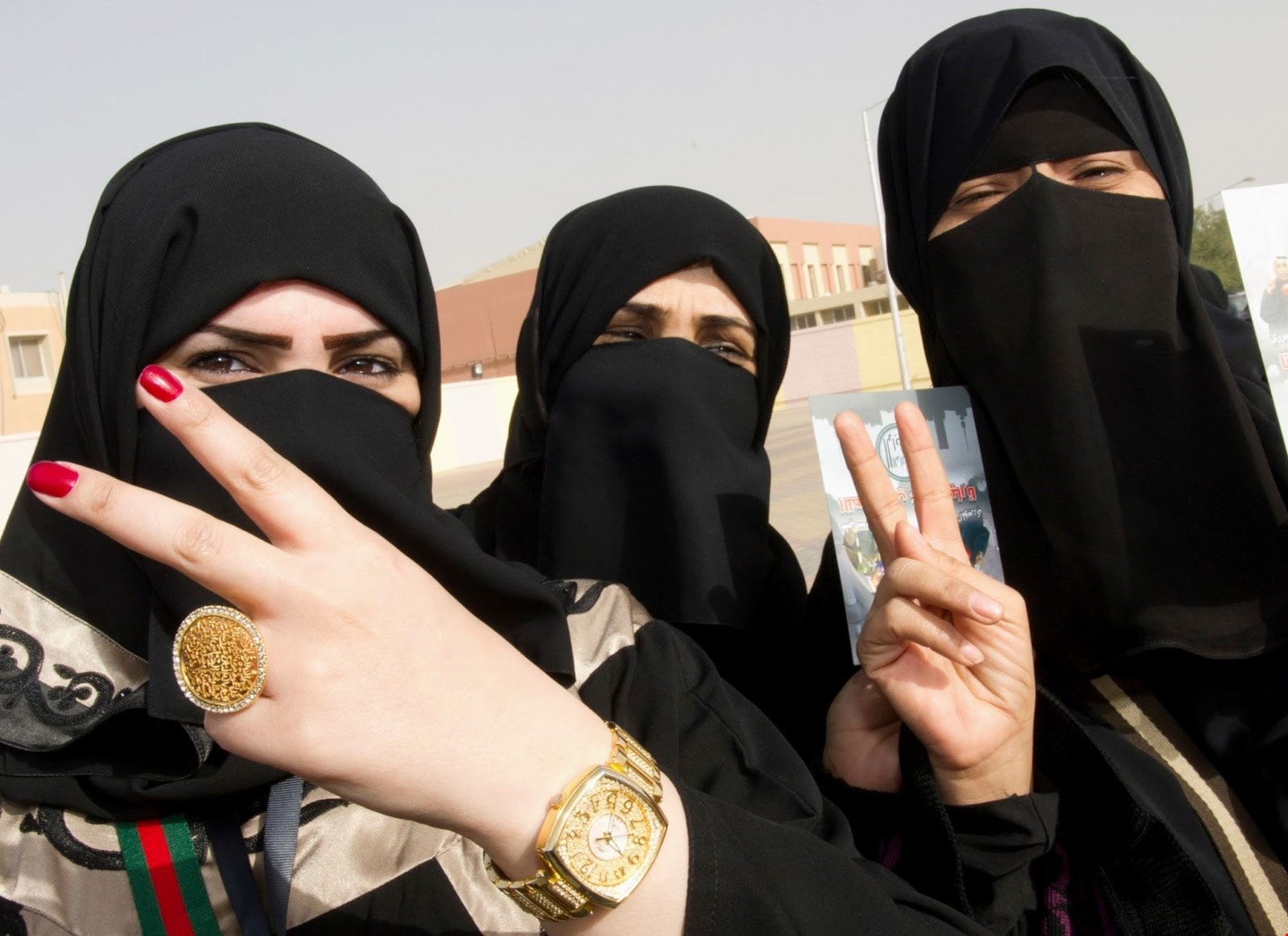 لم تهضم البيئة الاجتماعية الحاضنة للتيار الديني المتشدد القرارات الأخيرة. لم تهضم البيئة الاجتماعية الحاضنة للتيار الديني المتشدد القرارات الأخيرة.