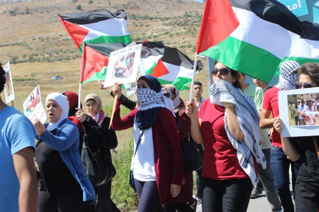 تعرّضت المرأة الفلسطينية خلال سنوات الاحتلال من 1967-1987 إلى شتى أشكال القمع الدموي الإسرائيلي تعرّضت المرأة الفلسطينية خلال سنوات الاحتلال من 1967-1987 إلى شتى أشكال القمع الدموي الإسرائيلي