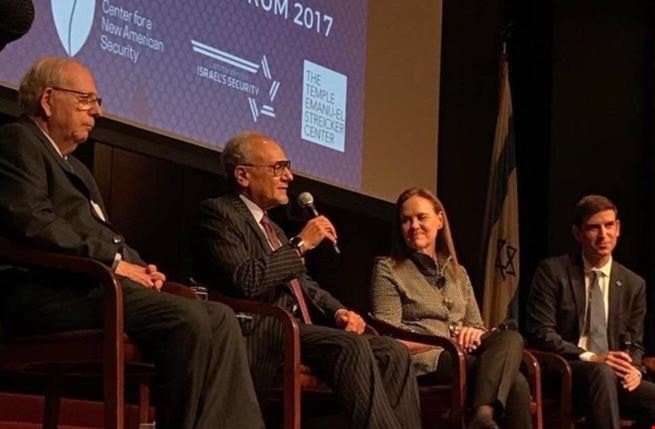 الفيصل خلال مشاركته في "مؤتمر أمن الشرق الاوسط" الذي عقد في نيويورك الفيصل خلال مشاركته في "مؤتمر أمن الشرق الاوسط" الذي عقد في نيويورك