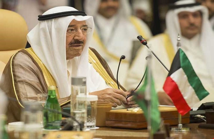 أمير الكويت يحذّر من تصاعد الأزمة الخليجية والتداعيات الإقليمية والدولية على الخليج وشعوبه أمير الكويت يحذّر من تصاعد الأزمة الخليجية والتداعيات الإقليمية والدولية على الخليج وشعوبه