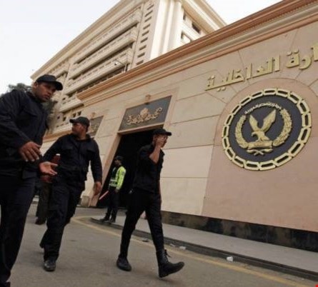 أصدرت الداخلية بياناً مقتضباً تشرح لنا فيه "بالمحسوس" إننا أناس متطفّلون أصدرت الداخلية بياناً مقتضباً تشرح لنا فيه "بالمحسوس" إننا أناس متطفّلون
