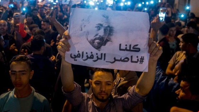 احتجاجات الحسيمة بعد اعتقال الناشط ناصر الزفزافي (من الأرشيف) احتجاجات الحسيمة بعد اعتقال الناشط ناصر الزفزافي (من الأرشيف)