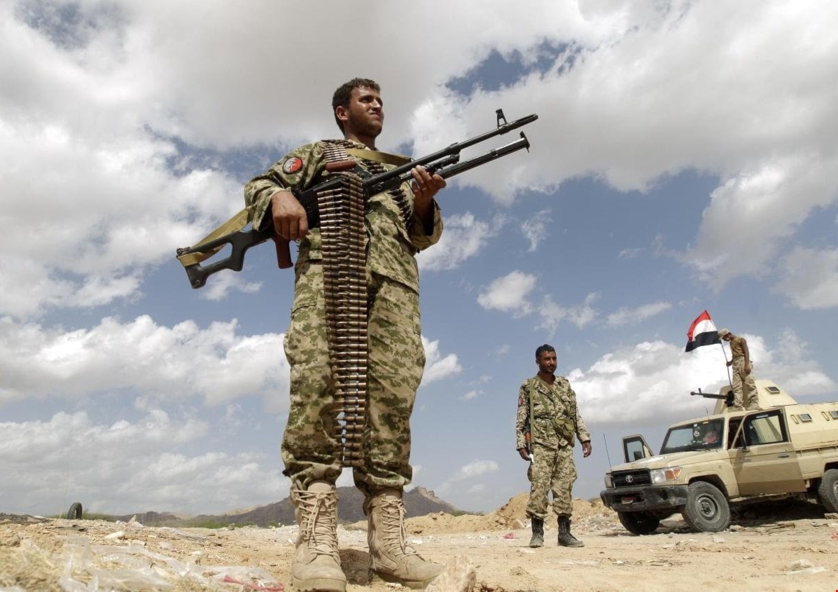 وزارة الدفاع اليمنية تعلن عن إسقاط الدفاعات الجوية طائرة سعودية نوع تايفون بصاروخ أرض جو وزارة الدفاع اليمنية تعلن عن إسقاط الدفاعات الجوية طائرة سعودية نوع تايفون بصاروخ أرض جو
