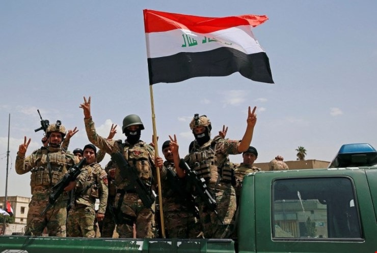 الجيش العراقي يلتقي بقوات الحشد الشعبي شرق القائم الجيش العراقي يلتقي بقوات الحشد الشعبي شرق القائم
