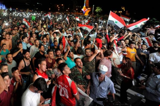 عنونت الصحيفة: "سوريا، حلم لا يصدَّق" عنونت الصحيفة: "سوريا، حلم لا يصدَّق"