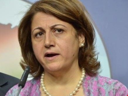 آلا طالباني: بعد تسليمنا العلم العراقي للتشريفات، تفاجأنا بعدم وجوده آلا طالباني: بعد تسليمنا العلم العراقي للتشريفات، تفاجأنا بعدم وجوده
