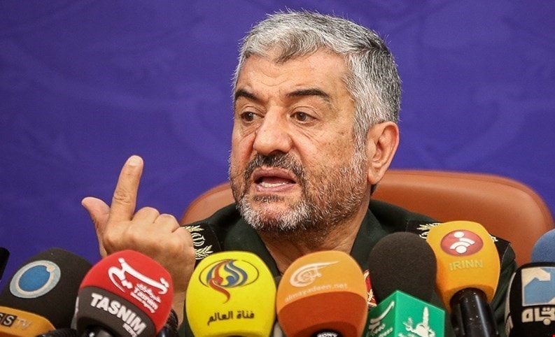 جعفري: على أميركا نقل معسكراتها لـ2000 كلم من حدودنا اذا طبقت عقوبات بحقنا جعفري: على أميركا نقل معسكراتها لـ2000 كلم من حدودنا اذا طبقت عقوبات بحقنا