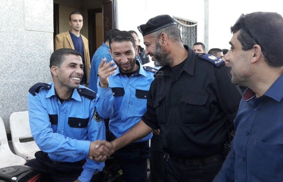حماس تسلم معابر غزة إلى السلطة الفلسطينية (وكالة صفا) حماس تسلم معابر غزة إلى السلطة الفلسطينية (وكالة صفا)