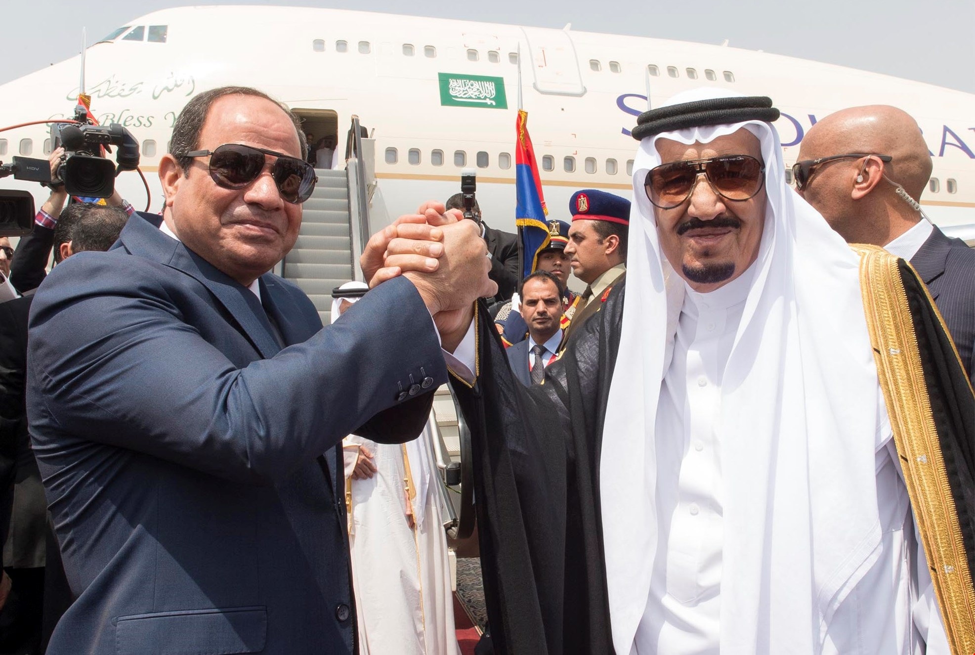موقف الرئيس السيسي سبقه إهتمامه اللافت بقضية إستقالة الرئيس سعد الحريري وما رافقها من علامات إستفهام في الشكل والمضمون موقف الرئيس السيسي سبقه إهتمامه اللافت بقضية إستقالة الرئيس سعد الحريري وما رافقها من علامات إستفهام في الشكل والمضمون