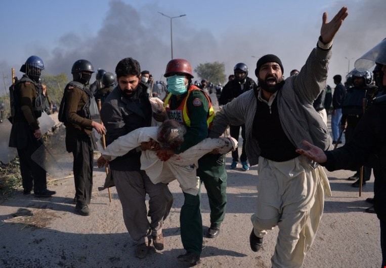 تمّ حشد حوالي 8500 شرطي ومن عناصر القوات الخاصة للمشاركة في العملية لفضّ المحتجين (أ ف ب) تمّ حشد حوالي 8500 شرطي ومن عناصر القوات الخاصة للمشاركة في العملية لفضّ المحتجين (أ ف ب)