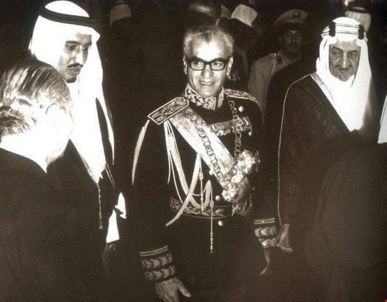 وفاة الرئيس جمال عبد الناصر كان خبراً سعيداً لشاه إيران محمد رضا بهلوي وفاة الرئيس جمال عبد الناصر كان خبراً سعيداً لشاه إيران محمد رضا بهلوي