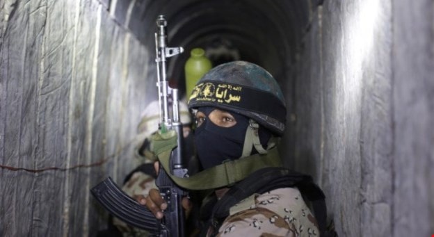 النفق الأول كان قد تم حفره على يد عناصر حركة الجهاد الإسلامي النفق الأول كان قد تم حفره على يد عناصر حركة الجهاد الإسلامي