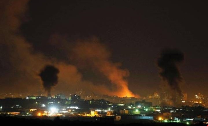 الغارات استهدفت مواقع في مناطق متفرقة من قطاع غزة (أرشيفية) الغارات استهدفت مواقع في مناطق متفرقة من قطاع غزة (أرشيفية)