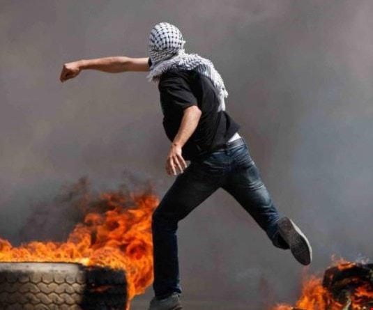 إن الاعتراف بالعدو والتنازل له عن 78% من فلسطين، قد فتح شهيّة الاحتلال ومن ورائه داعمية ورعاته إن الاعتراف بالعدو والتنازل له عن 78% من فلسطين، قد فتح شهيّة الاحتلال ومن ورائه داعمية ورعاته