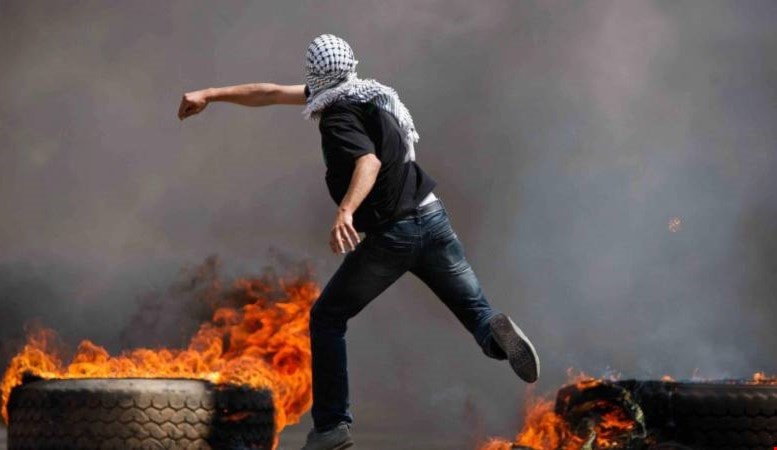 إن الاعتراف بالعدو والتنازل له عن 78% من فلسطين، قد فتح شهيّة الاحتلال ومن ورائه داعمية ورعاته إن الاعتراف بالعدو والتنازل له عن 78% من فلسطين، قد فتح شهيّة الاحتلال ومن ورائه داعمية ورعاته