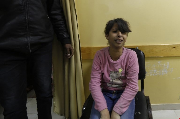 طفلة فلسطينية في إحدى مستشفيات القطاع تعرضت للإصابة بعد غارة إسرائيلية (أ ف ب) طفلة فلسطينية في إحدى مستشفيات القطاع تعرضت للإصابة بعد غارة إسرائيلية (أ ف ب)
