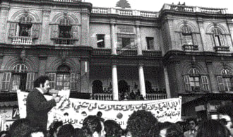 خلال الحرب واصلت الحركة النقابية نضالها ونجحت في تحقيق مطالب عدة خلال الحرب واصلت الحركة النقابية نضالها ونجحت في تحقيق مطالب عدة