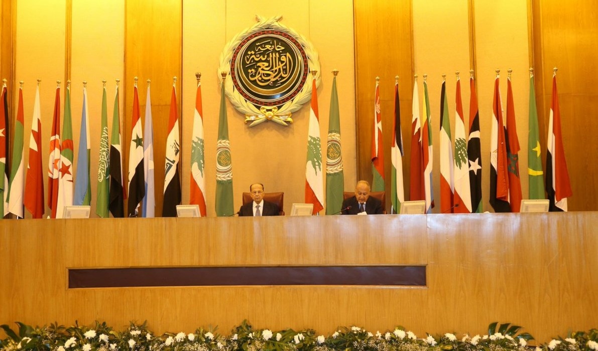 الرئيس اللبناني ميشال عون: العالم يعيش مجدداً حرباً عالمية ثالثة، ولكن مجزأة، محركها إرهاب يتلطّى بالدين الرئيس اللبناني ميشال عون: العالم يعيش مجدداً حرباً عالمية ثالثة، ولكن مجزأة، محركها إرهاب يتلطّى بالدين