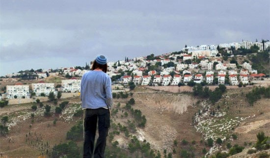 على مدى عقدين تقريباً أقام المستوطنون مستوطنات على أراضٍ فلسطينية خاصة وادعوا: "هي لنا" على مدى عقدين تقريباً أقام المستوطنون مستوطنات على أراضٍ فلسطينية خاصة وادعوا: "هي لنا"