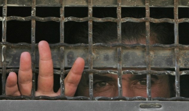 الأصل والصحيح هو أن تعمل كلّ الأمة على تحرير الأسير الأصل والصحيح هو أن تعمل كلّ الأمة على تحرير الأسير