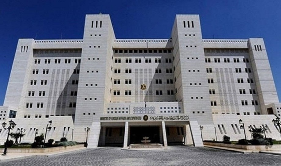 الخارجية السورية: تركيا تتحمل مسؤولية دعم الإرهاب الذي قتل عشرات الآلاف من أبنائها الأبرياء الخارجية السورية: تركيا تتحمل مسؤولية دعم الإرهاب الذي قتل عشرات الآلاف من أبنائها الأبرياء