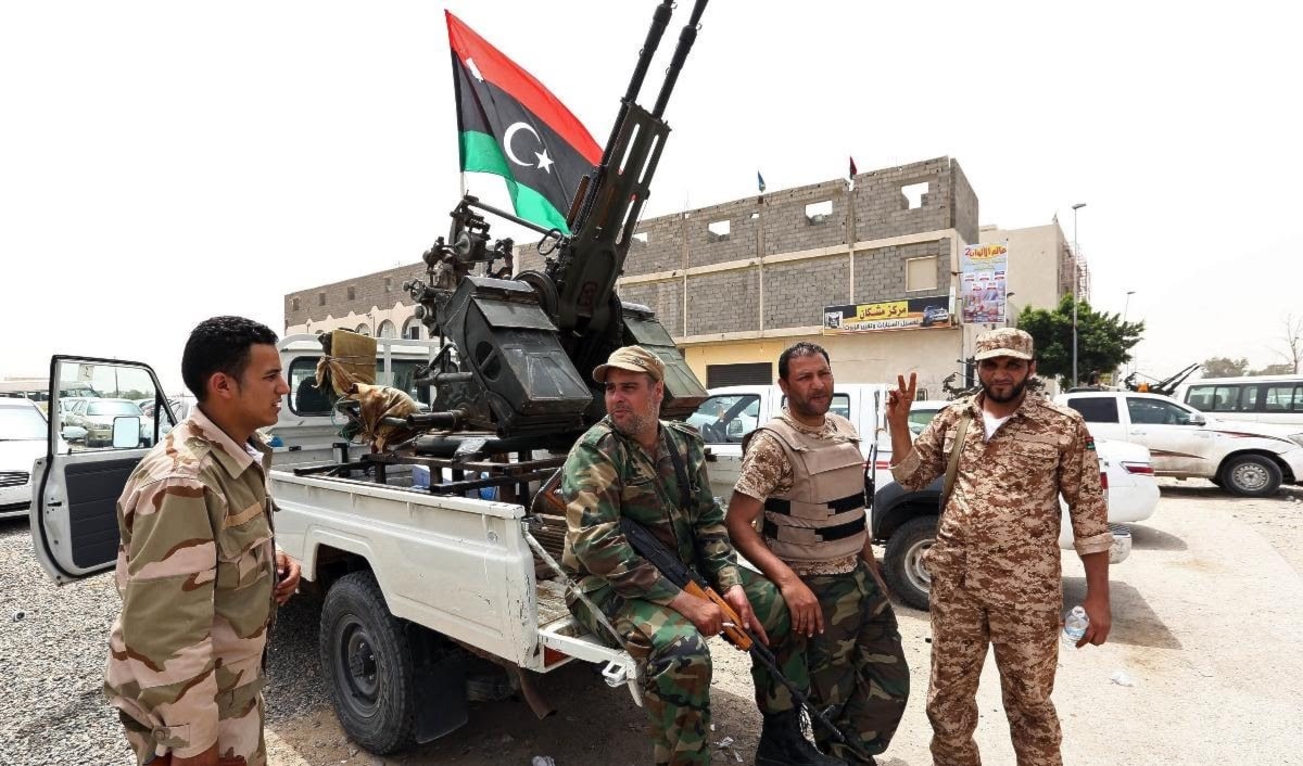 الهجوم يهدف إلى استعادة الميناء النفطي من سيطرة مجموعة "سرايا الدفاع" في بنغازي الهجوم يهدف إلى استعادة الميناء النفطي من سيطرة مجموعة "سرايا الدفاع" في بنغازي