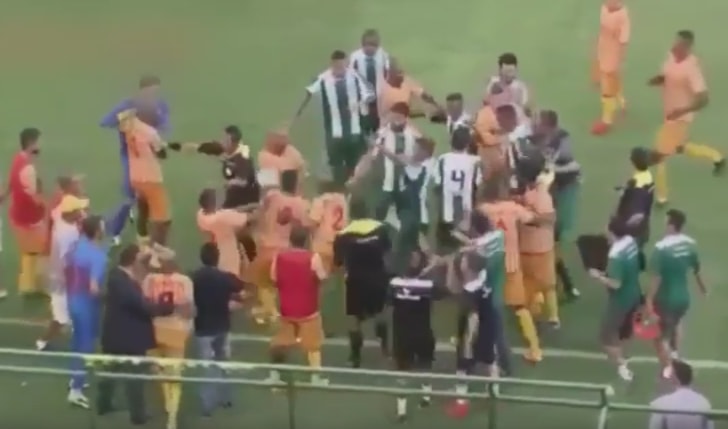 هرج ومرج في الملعب هرج ومرج في الملعب
