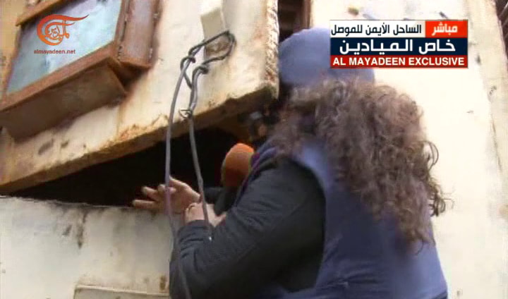تنظيم داعش دفع بالجرافات المفخخة لإزالة السواتر الترابية تنظيم داعش دفع بالجرافات المفخخة لإزالة السواتر الترابية