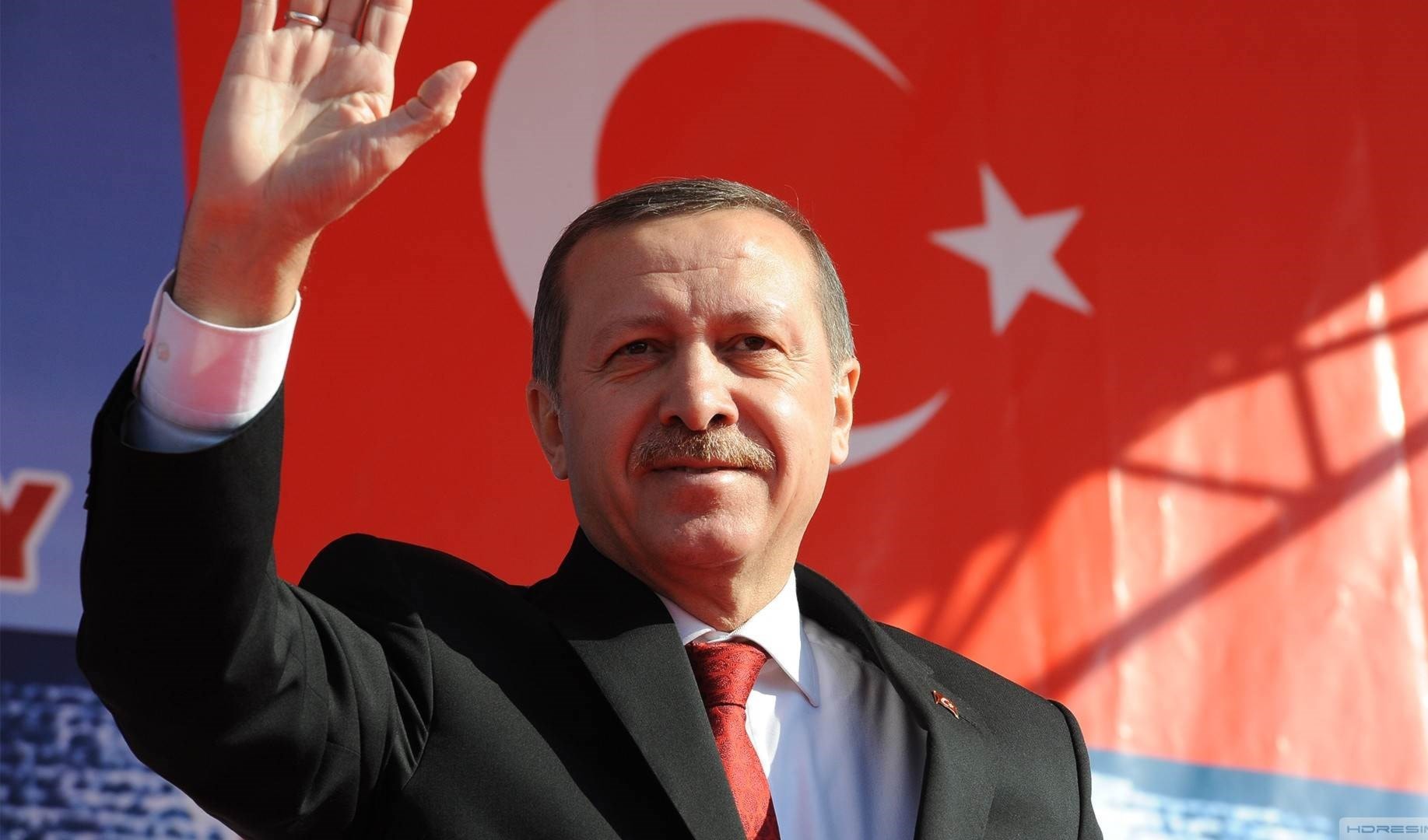 طموحات أردوغان لا حصر لها، وهي مرشّحة للازدياد بعد أن يتوّج الرجل في استفتاء في نيسان حاكماً مطلقاً بقناع الحكم الرئاسي طموحات أردوغان لا حصر لها، وهي مرشّحة للازدياد بعد أن يتوّج الرجل في استفتاء في نيسان حاكماً مطلقاً بقناع الحكم الرئاسي
