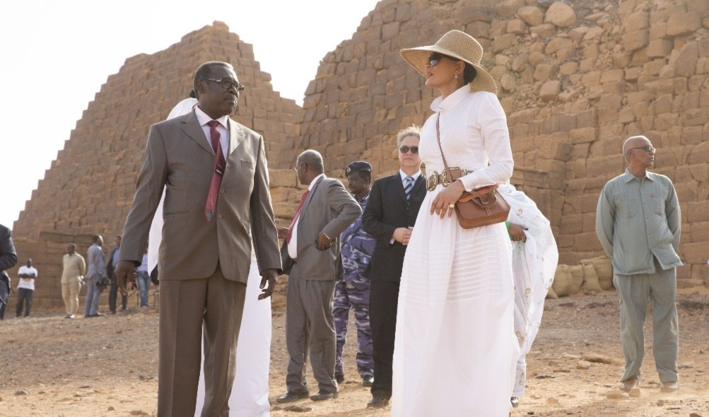 الشيخة موزة في زيارة لأهرامات السودان الشيخة موزة في زيارة لأهرامات السودان