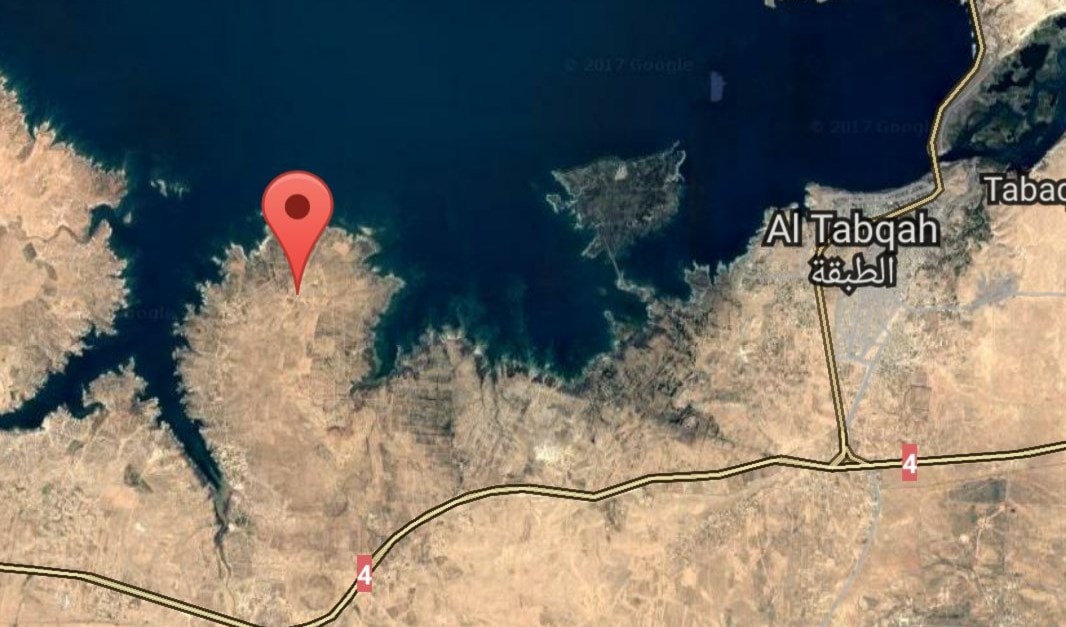 عملية الإنزال شملت 500 عنصر من القوات الأميركية الخاصة وعناصر من قوات سوريا الديمقراطية إضافة لعدد من الآليات المصفحة عملية الإنزال شملت 500 عنصر من القوات الأميركية الخاصة وعناصر من قوات سوريا الديمقراطية إضافة لعدد من الآليات المصفحة