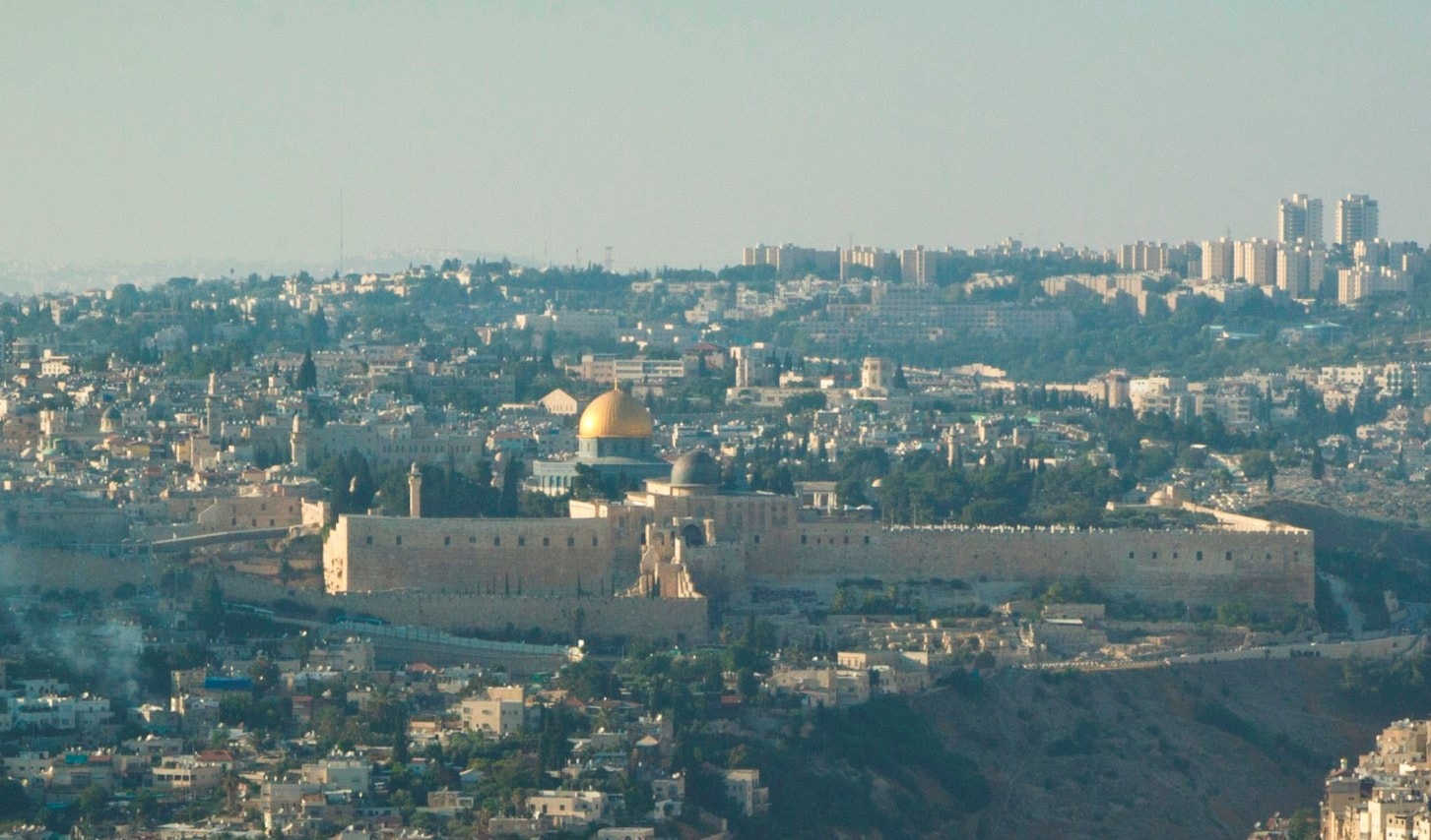 إن الحقائق التاريخية تقول أنه في الفترة ما بين 1929 و1947 قُتِل أكثر من 15 ألف فلسطيني وعربي على يد الانكليز والمُسلّحين اليهود إن الحقائق التاريخية تقول أنه في الفترة ما بين 1929 و1947 قُتِل أكثر من 15 ألف فلسطيني وعربي على يد الانكليز والمُسلّحين اليهود