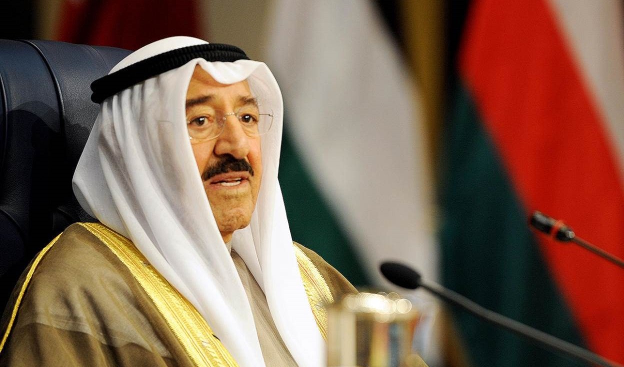 الصباح يفوض البرلمان ورئيس مجلس الوزراء بدراسة ملف سحب الجنسيات من بعض الشخصيات المعارضة الصباح يفوض البرلمان ورئيس مجلس الوزراء بدراسة ملف سحب الجنسيات من بعض الشخصيات المعارضة