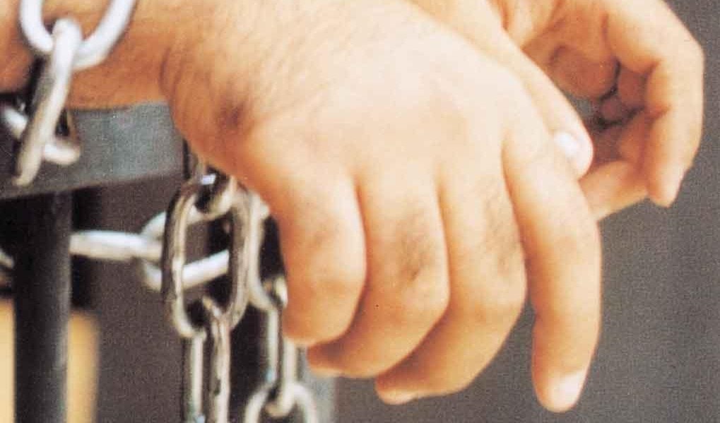 الأسرى الذين قاموا بإخراج كل الطعام الموجود بغرفهم بدأوا الإضراب المفتوح عن الطعام الأسرى الذين قاموا بإخراج كل الطعام الموجود بغرفهم بدأوا الإضراب المفتوح عن الطعام