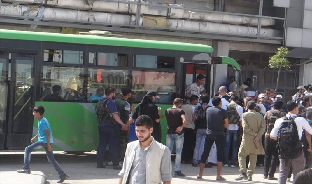 الإجراءات اكتملت لإخراج دفعة جديدة من المسلحين وبعض عائلاتهم من حي الوعر في حمص باتجاه ريف حلب الشمالي الإجراءات اكتملت لإخراج دفعة جديدة من المسلحين وبعض عائلاتهم من حي الوعر في حمص باتجاه ريف حلب الشمالي