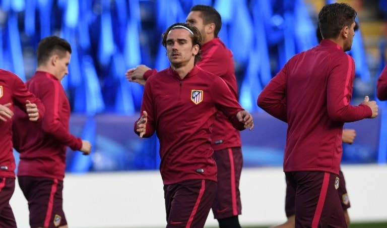 لاعبو أتلتيكو مدريد في حصة تدريبية استعداداً للمباراة (أ ف ب) لاعبو أتلتيكو مدريد في حصة تدريبية استعداداً للمباراة (أ ف ب)