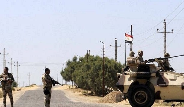 الجيش المصري يقتل أحد قياديي داعش بسيناء بغارة جوية الجيش المصري يقتل أحد قياديي داعش بسيناء بغارة جوية