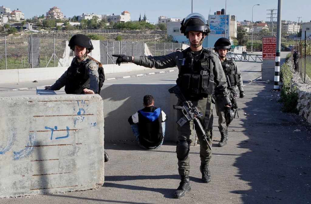 اعتقال شاب فلسطيني بزعم محاولته تنفيذ عملية طعن قرب قلقيلية اعتقال شاب فلسطيني بزعم محاولته تنفيذ عملية طعن قرب قلقيلية