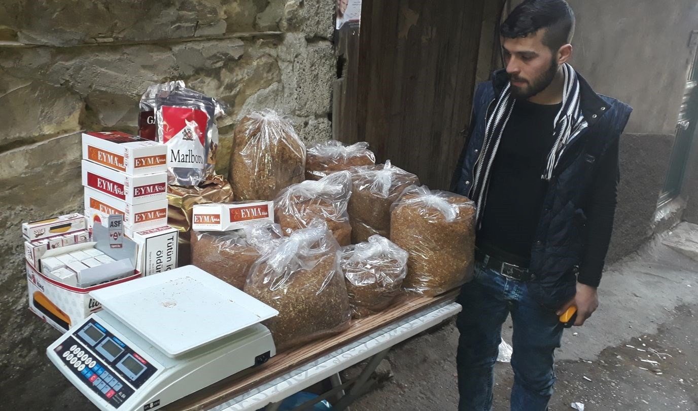 يُنتج مزارعو يعبد البالغ عددهم حوالى 400 مزارع 1200 طن من التبغ سنوياً، تستهلك منه شركة سجائر القدس الفلسطينية حوالى 200 طن سنوياً يُنتج مزارعو يعبد البالغ عددهم حوالى 400 مزارع 1200 طن من التبغ سنوياً، تستهلك منه شركة سجائر القدس الفلسطينية حوالى 200 طن سنوياً