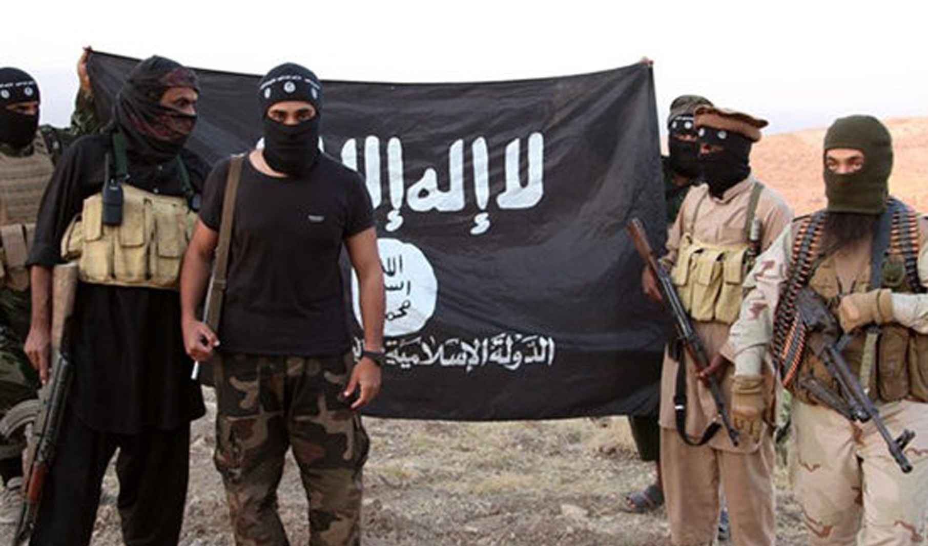 داعش يعدم 87 طفلاً و134 مواطنة رمياً بالرصاص داعش يعدم 87 طفلاً و134 مواطنة رمياً بالرصاص