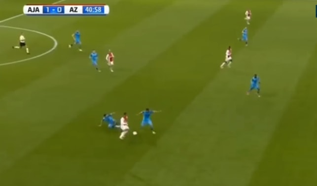 يتألق كلويفرت مع الفريق الأول لأياكس يتألق كلويفرت مع الفريق الأول لأياكس