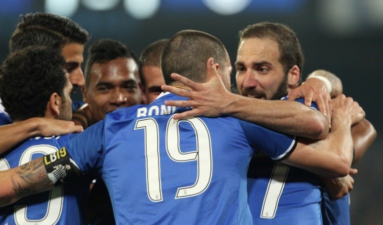 يوفنتوس يمضي قدماً نحو لقب الدوري السادس على التوالي (أ ف ب) يوفنتوس يمضي قدماً نحو لقب الدوري السادس على التوالي (أ ف ب)