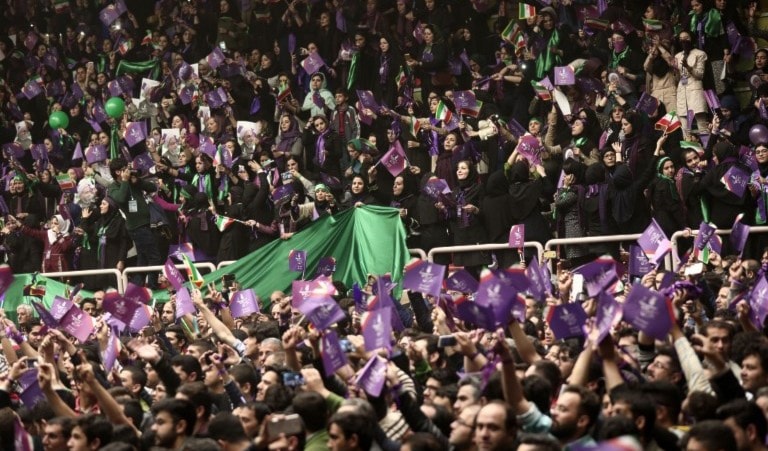 المشهد الانتخابي في إيران يبلغ ذروته عشية الانتخابات (أ ف ب) المشهد الانتخابي في إيران يبلغ ذروته عشية الانتخابات (أ ف ب)