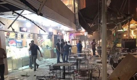 قتلى وجرحي في انفجار سيارة مفخخة في منطقة الكرادة قتلى وجرحي في انفجار سيارة مفخخة في منطقة الكرادة