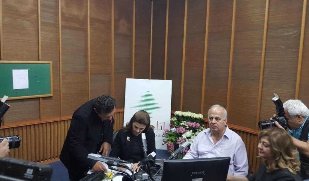 السيدة ماجدة تتوسط الزميل حجازي وشقيقها عوض في استديو 1 بإذاعة لبنان السيدة ماجدة تتوسط الزميل حجازي وشقيقها عوض في استديو 1 بإذاعة لبنان